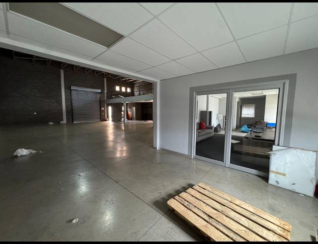 449M² WAREHOUSE TO LET IN STORMILL